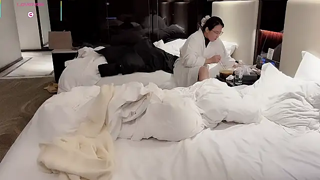 Snapshot of NEWONETO chatting on 12-23-25, 10:46 NEWONETO online show from 12-23-25, 10:46