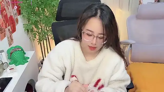 Snapshot of NEWONETO chatting on 01-08-26, 02:30 NEWONETO online show from 01-08-26, 02:30