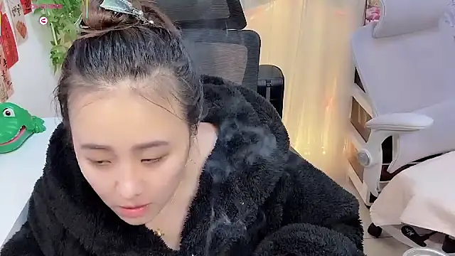 Snapshot of NEWONETO chatting on 01-14-26, 02:23 NEWONETO online show from 01-14-26, 02:23