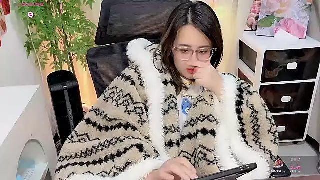 Snapshot of NEWONETO chatting on 02-11-26, 12:32 NEWONETO online show from 02-11-26, 12:32