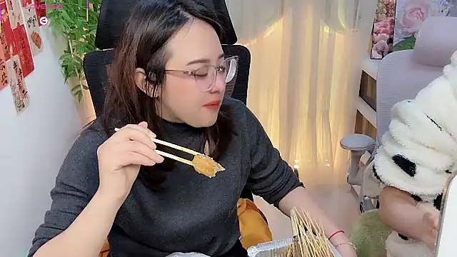 Snapshot of NEWONETO chatting on 02-26-26, 01:32 NEWONETO online show from 02-26-26, 01:32