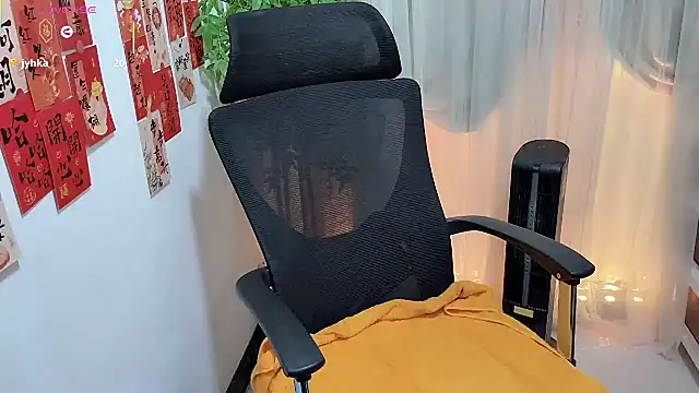 Snapshot of NEWONETO chatting on 03-26-26, 01:28 NEWONETO online show from 03-26-26, 01:28