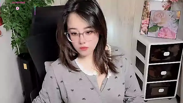 Snapshot of NEWONETO chatting on 04-15-26, 02:51 NEWONETO online show from 04-15-26, 02:51