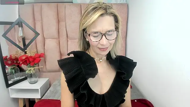 Issa Milf   online show from 06-04-26, 01:39