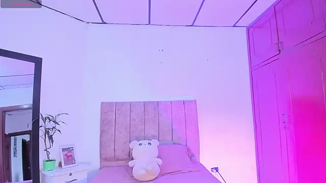 Mila 1wood online show from 07-18-26, 12:53
