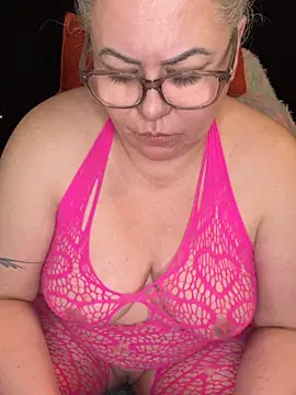 Snapshot of SaraNoir80 chatting on 02-06-26, 06:11 SaraNoir80 online show from 02-06-26, 06:11