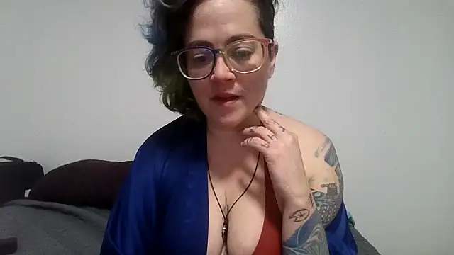 Snapshot of daniak90 chatting on 10-23-25, 05:07 daniak90 online show from 10-23-25, 05:07