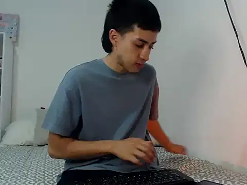 Snapshot of duvan_777 chatting on 11-10-25, 11:48 duvan 777 online show from 11-10-25, 11:48