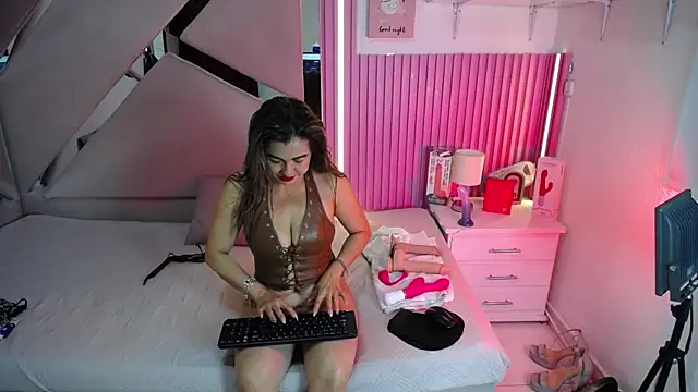 chloe  Jones  online show from 07-13-26, 02:09