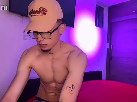 strongManLatino online show from 02-05-26, 02:27