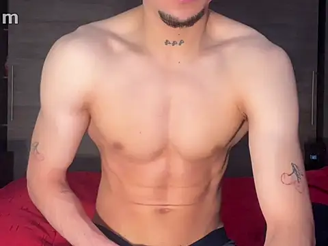 Snapshot of strongManLatino chatting on 05-09-26, 06:46 strongManLatino online show from 05-09-26, 06:46