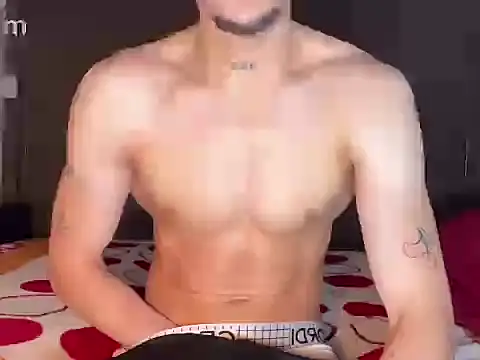 Snapshot of strongManLatino chatting on 05-16-26, 08:00 strongManLatino online show from 05-16-26, 08:00
