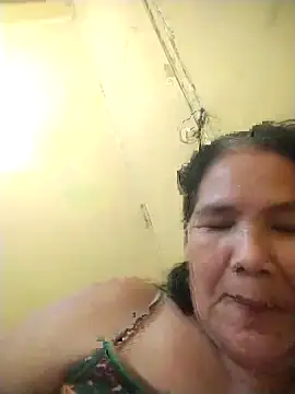 Snapshot of milagrose_rose chatting on 11-29-25, 11:57 milagrose rose online show from 11-29-25, 11:57