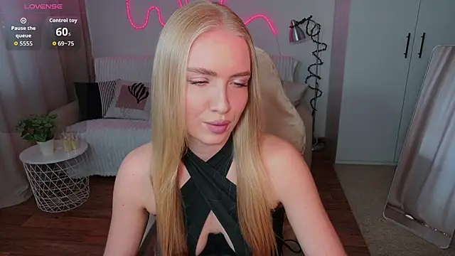 Snapshot of TessaGrays chatting on 04-28-26, 12:10 TessaGrays online show from 04-28-26, 12:10
