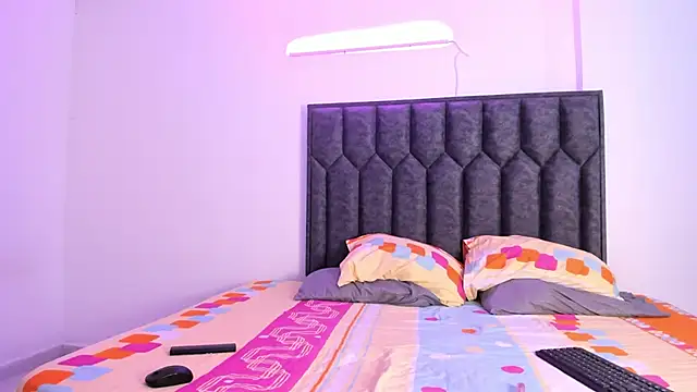 ArihanaTylor online show from 10-18-25, 02:58