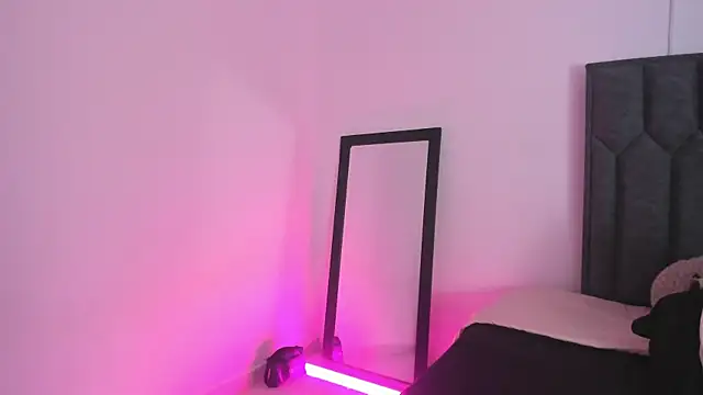 ArihanaTylor online show from 11-13-25, 02:32