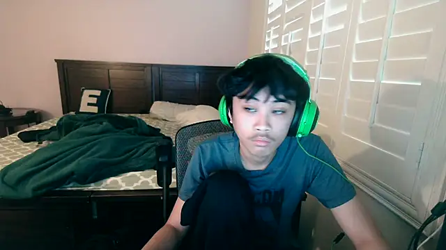 youngasianboy2007 online show from 04-25-26, 01:19