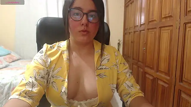 Snapshot of Venus_cat_ chatting on 06-24-26, 10:20 Venus cat online show from 06-24-26, 10:20