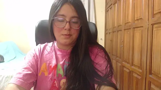 Snapshot of Venus_cat_ chatting on 07-05-26, 02:29 Venus cat online show from 07-05-26, 02:29