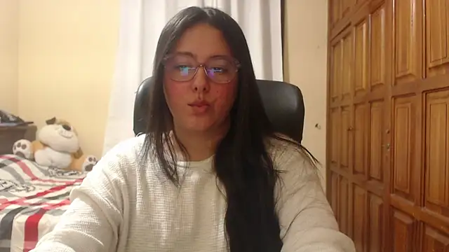 Snapshot of Venus_cat_ chatting on 07-15-26, 05:12 Venus cat online show from 07-15-26, 05:12