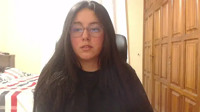 Snapshot of Venus_cat_ chatting on 07-23-26, 04:21 Venus cat online show from 07-23-26, 04:21