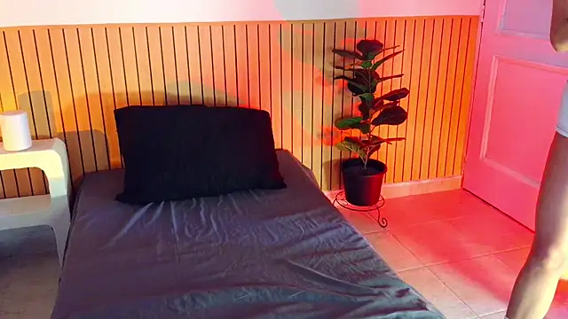 Snapshot of emma_web_ chatting on 07-18-26, 01:48 emma web online show from 07-18-26, 01:48