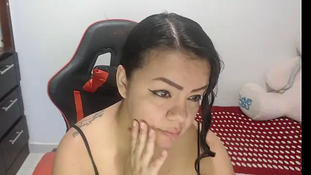 Snapshot of emily_sexxx chatting on 03-18-26, 05:21 emily sexxx online show from 03-18-26, 05:21