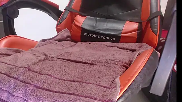 Snapshot of emily_sexxx chatting on 03-26-26, 03:45 emily sexxx online show from 03-26-26, 03:45