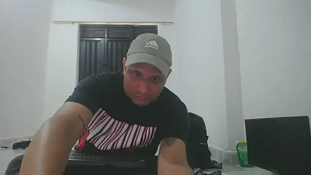 Snapshot of Meloncillo_and_Babyliss99 chatting on 04-08-26, 06:08 Meloncillo and Babyliss99 online show from 04-08-26, 06:08