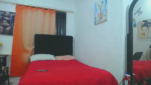 Snapshot of Meloncillo_and_Babyliss99 chatting on 04-15-26, 02:40 Meloncillo and Babyliss99 online show from 04-15-26, 02:40