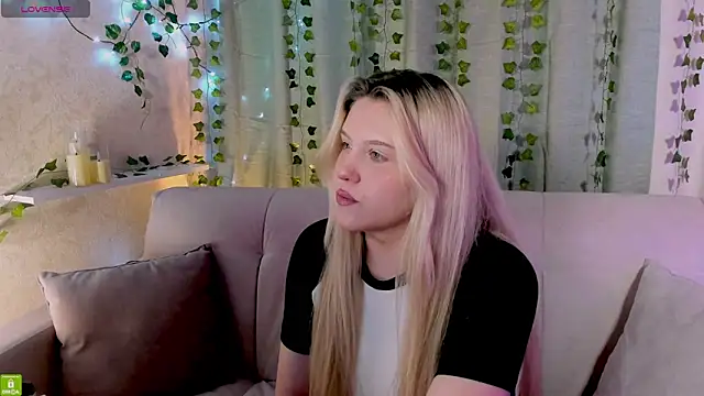 Malisha kiss online show from 04-04-26, 11:08