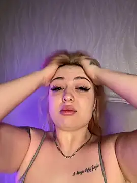 KellyMoors online show from 04-10-26, 01:22