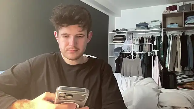 Snapshot of VersaGoo chatting on 02-04-26, 10:21 VersaGoo online show from 02-04-26, 10:21