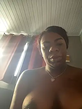 Snapshot of Priihmedeiros chatting on 02-14-26, 10:12 Priihmedeiros online show from 02-14-26, 10:12