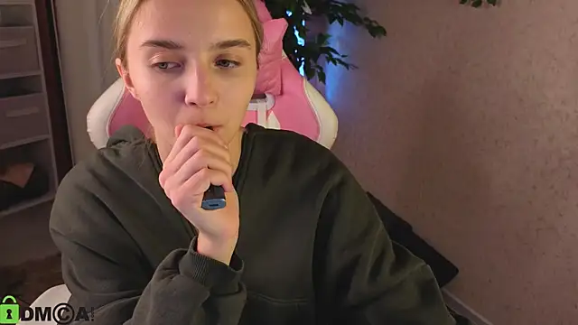 L1na Reeds online show from 04-09-26, 01:16