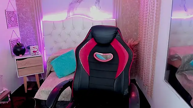 Snapshot of AriaVega chatting on 02-23-26, 12:35 AriaVega online show from 02-23-26, 12:35