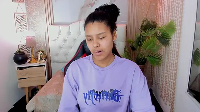 Snapshot of AriaVega chatting on 03-27-26, 12:49 AriaVega online show from 03-27-26, 12:49