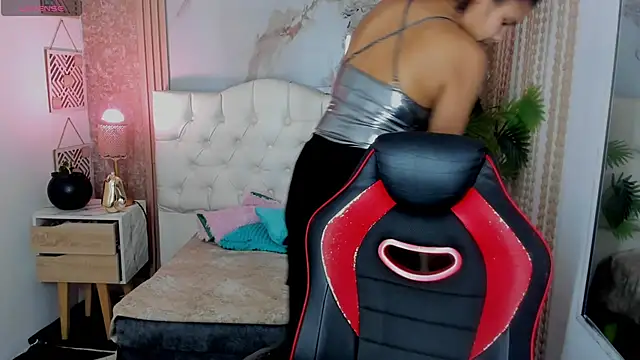 Snapshot of AriaVega chatting on 04-01-26, 01:01 AriaVega online show from 04-01-26, 01:01