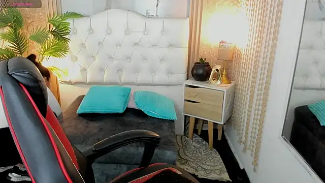 Snapshot of AriaVega chatting on 04-09-26, 12:54 AriaVega online show from 04-09-26, 12:54