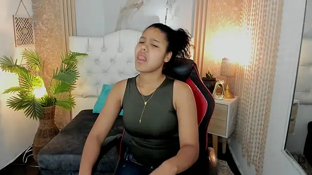 Snapshot of AriaVega chatting on 04-14-26, 12:44 AriaVega online show from 04-14-26, 12:44