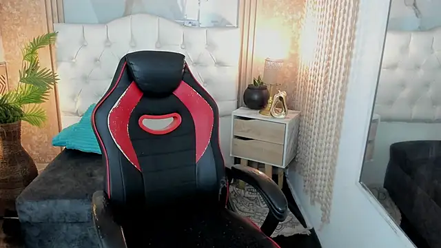 Snapshot of AriaVega chatting on 04-16-26, 01:01 AriaVega online show from 04-16-26, 01:01