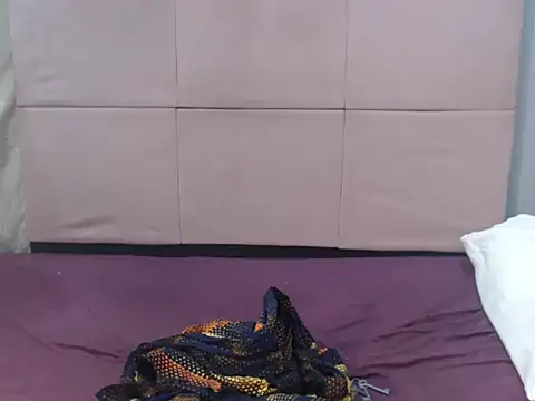 CurvyDollxx25 online show from 10-09-25, 02:20