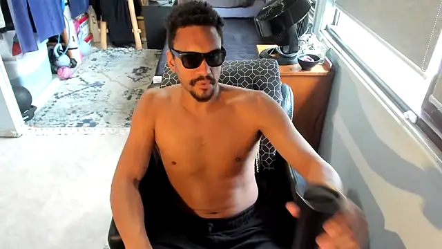 Snapshot of CassiusJohnson chatting on 10-09-25, 01:36 CassiusJohnson online show from 10-09-25, 01:36