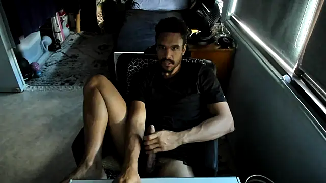 Snapshot of CassiusJohnson chatting on 10-13-25, 04:23 CassiusJohnson online show from 10-13-25, 04:23