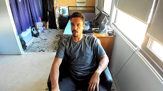 Snapshot of CassiusJohnson chatting on 10-14-25, 01:17 CassiusJohnson online show from 10-14-25, 01:17