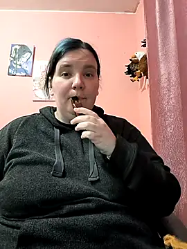  alexandra ray  online show from 04-25-26, 12:08