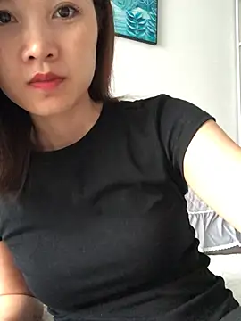 Snapshot of Mile-m chatting on 05-18-26, 06:41 Mile-m online show from 05-18-26, 06:41