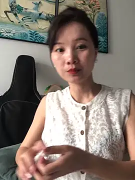 Snapshot of Mile-m chatting on 06-02-26, 07:32 Mile-m online show from 06-02-26, 07:32