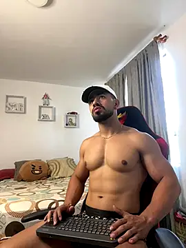 Ezzio Scolaro online show from 12-17-25, 01:39