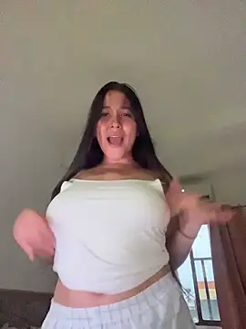 Snapshot of Nhefertary chatting on 04-05-26, 10:56 Nhefertary online show from 04-05-26, 10:56